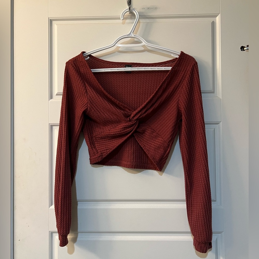 🌸3 FOR 5🌸 SHEIN Maroon twist knot up long sleeve crop top